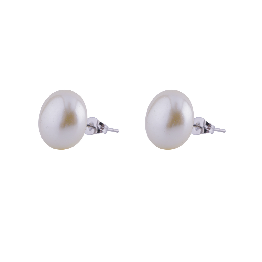 Creamy Pearl Stud Earrings