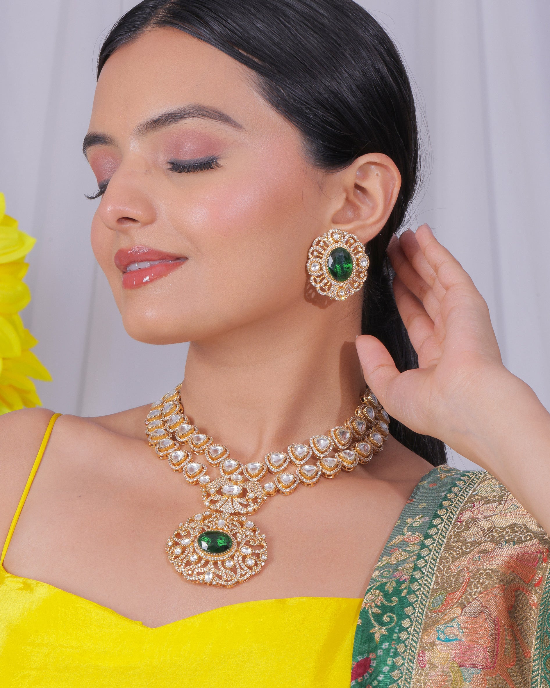 Exquisite Emerald & Gold Pendant Necklace Set