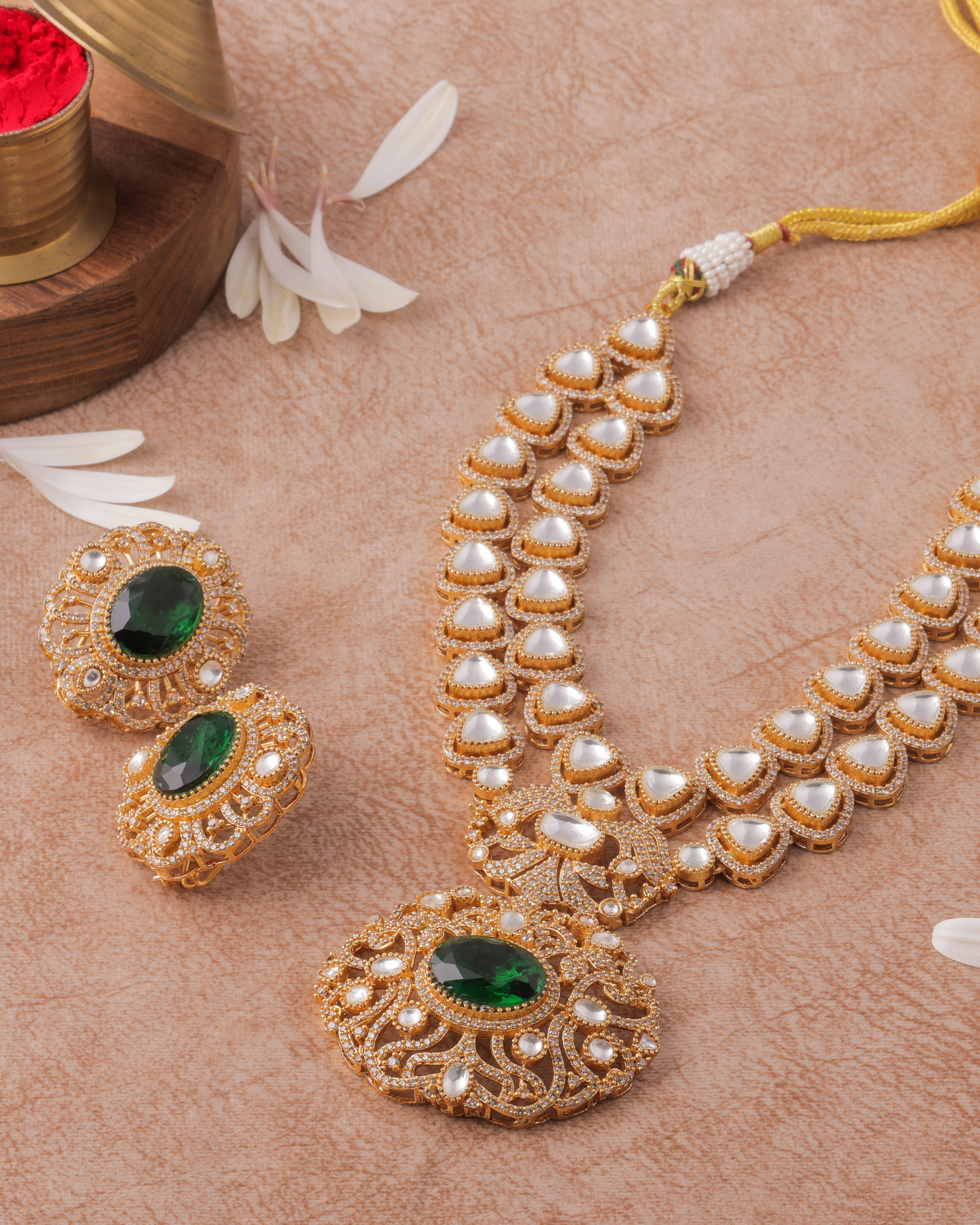 Exquisite Emerald & Gold Pendant Necklace Set